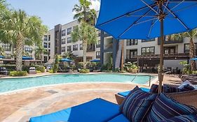 Modern Galleria Apt-Freeparking-Pool-Fast Wifi-Med Ctr