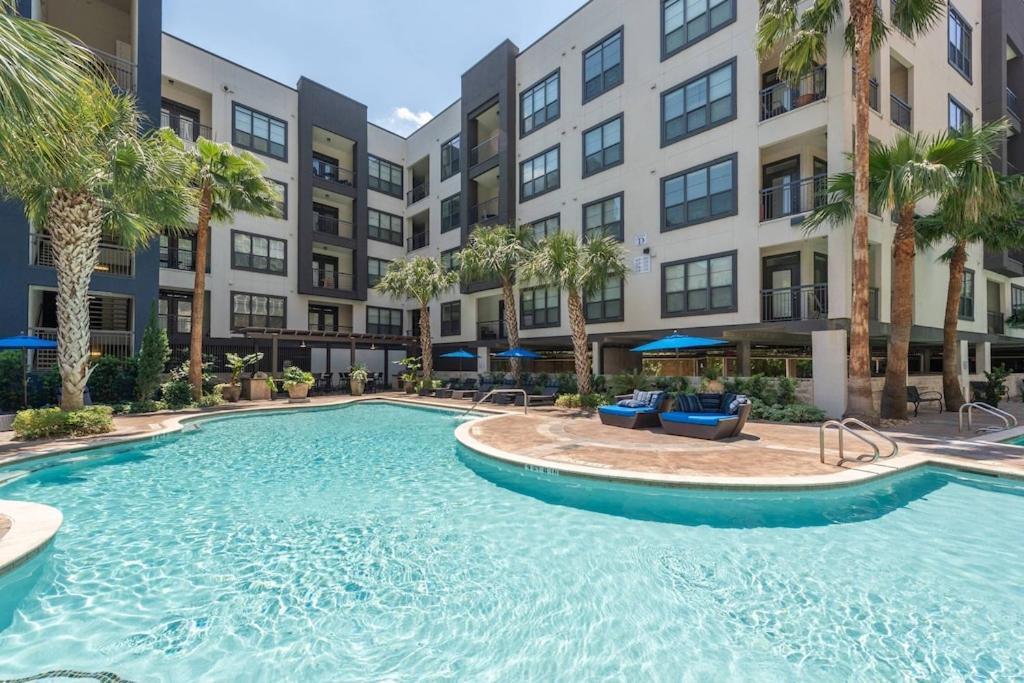 Modern Galleria Apt-Freeparking-Pool-Fast Wifi-Med Ctr Houston Exterior photo